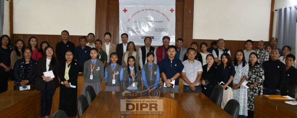 DC, Wokha K Mhathung Tsanglao along with IRCSW member and participants during the observance of World Red Cross Day at Wokha on May 8. (DIPR Photo)
